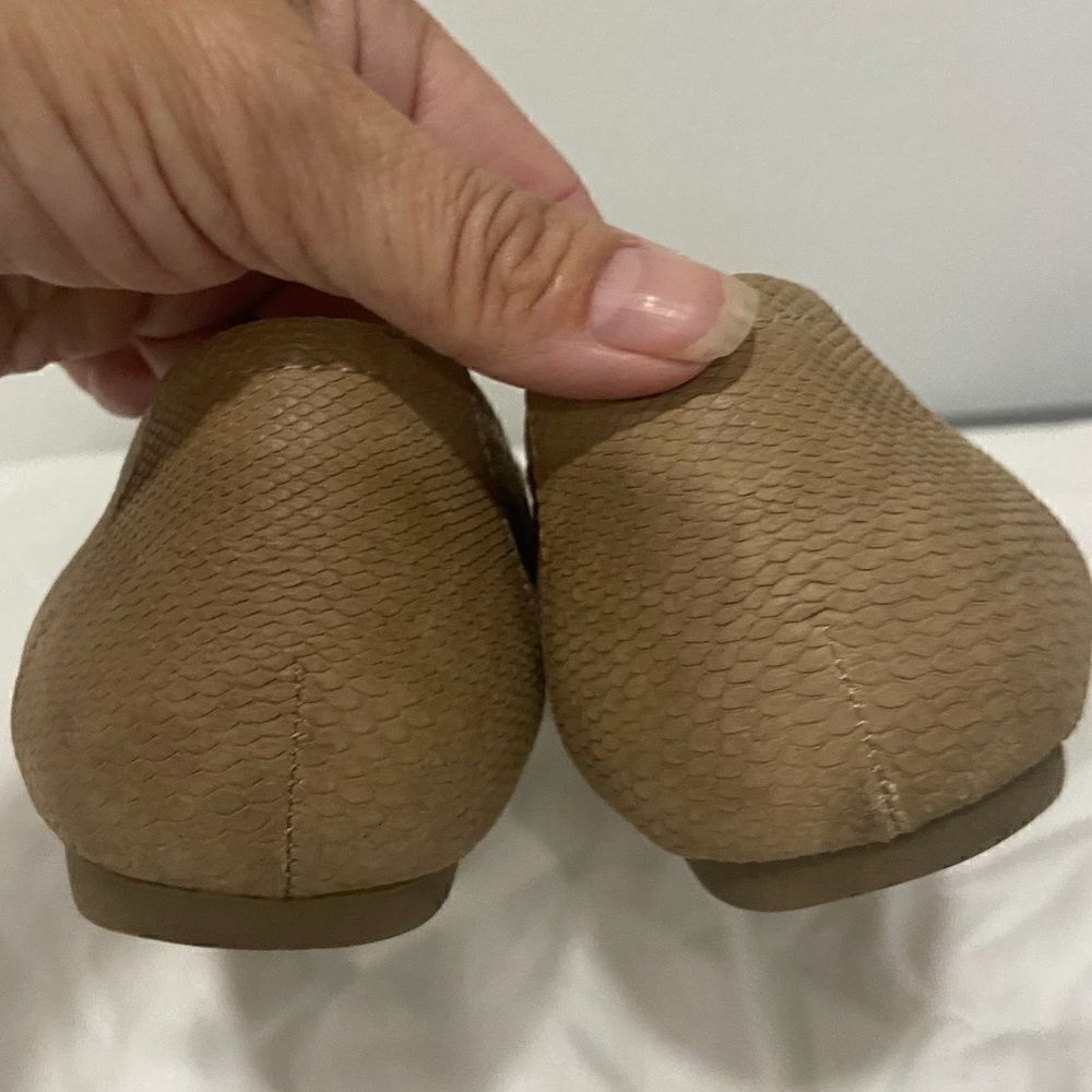 Bandolino women’s tan faux suede ballet flats size 8.5 - Picture 6 of 7